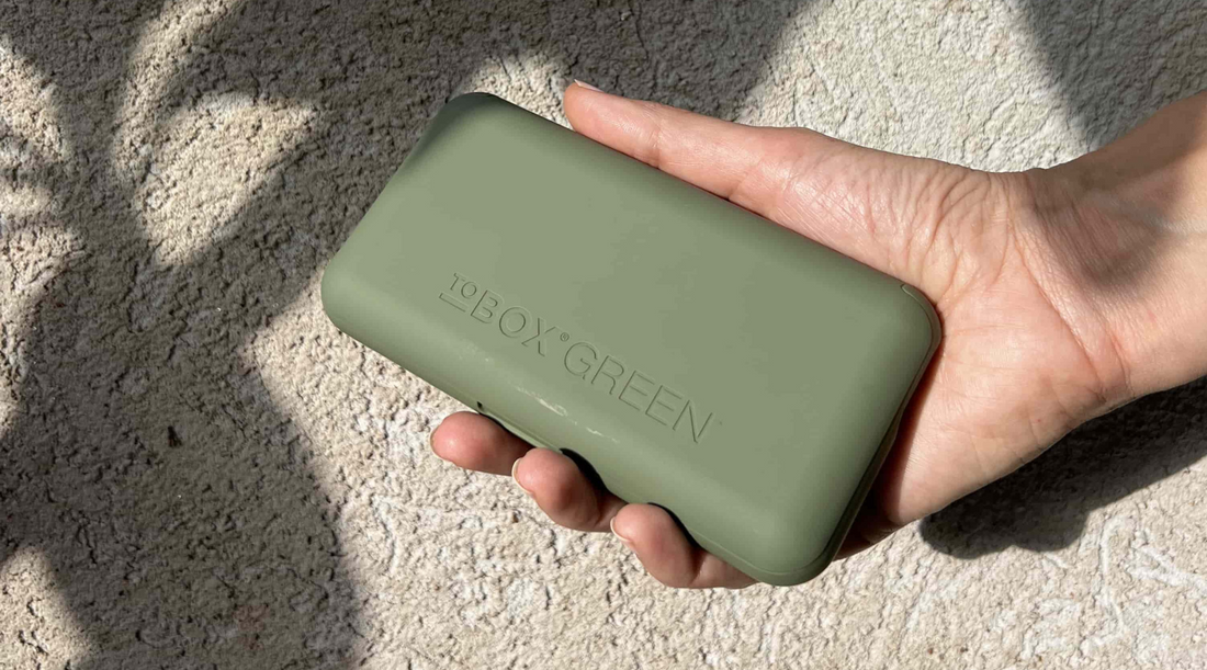 Bestowing weed box and tray